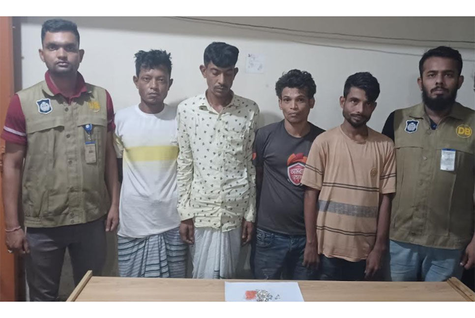 ভৈরবে হেরোইন ও ইয়াবাসহ চারজন গ্রেফতার