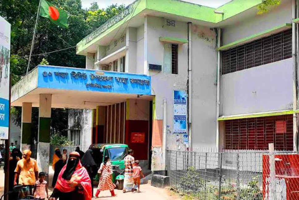 বগুড়ায় স্বাস্থ্য কর্মকর্তার বিরুদ্ধে নানা অনিয়মের অভিযোগ
