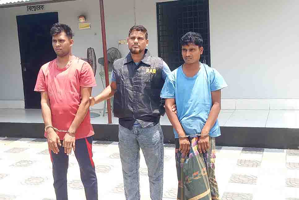 হাতকড়াসহ পালানো আসামি একমাস পর অস্ত্রসহ গ্রেফতার