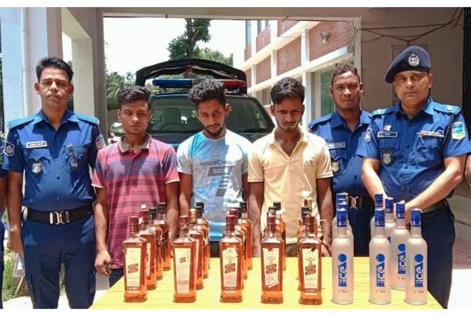ফুলপুরে পৃথক অভিযানে মদ জব্দ, আটক ৩ 