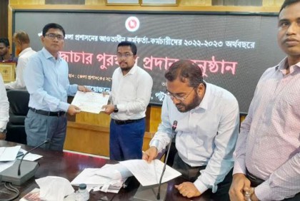 জাতীয় শুদ্ধাচার পুরস্কার পেলেন গলাচিপার ইউএনও 