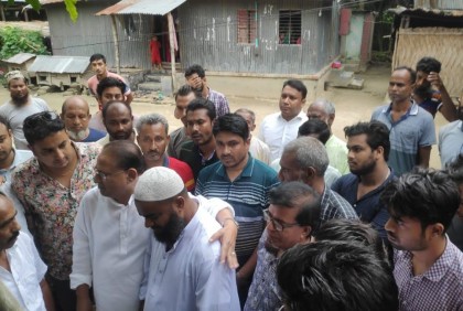 অ্যাম্বুলেন্স বিস্ফোরণে নিহত পরিবারের সদস্যদের সঙ্গে আব্দুর রহমানের সাক্ষাৎ