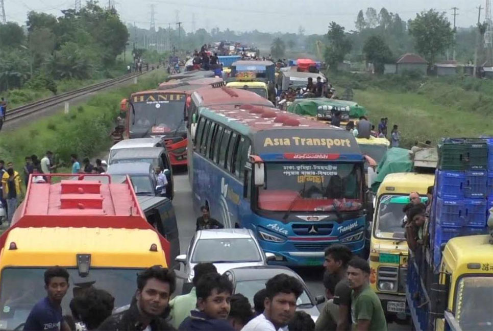 বঙ্গবন্ধু সেতু‌ মহাসড়কে থেমে থেমে যানজট