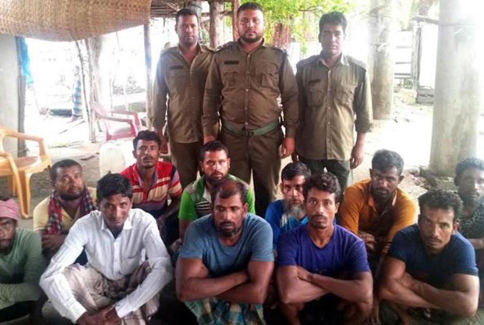 নিষেধাজ্ঞার মধ্যে মাছ শিকারের চেষ্টা, ১৪ জেলে আটক