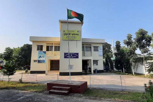 ঈদ উপলক্ষ্যে ৫ দিনের ছুটিতে বুড়িমারী স্থলবন্দর 
