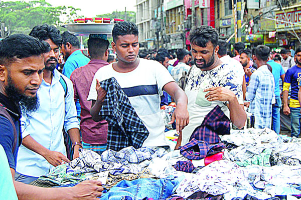 ঈদ সামনে রেখে জমে উঠেছে বেচাকেনা