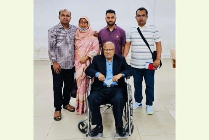উন্নত চিকিৎসার জন্য সিঙ্গাপুর গেলেন ডক্টর খন্দকার মোশাররফ 