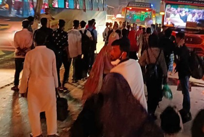 ঢাকা-চট্টগ্রাম মহাসড়কে বেড়েছে যানবাহন ও যাত্রীর চাপ