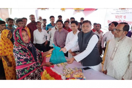 নাসিরনগরে ঈদ উপলক্ষে আশ্রয়ণ প্রকল্পে মাংস বিতরণ