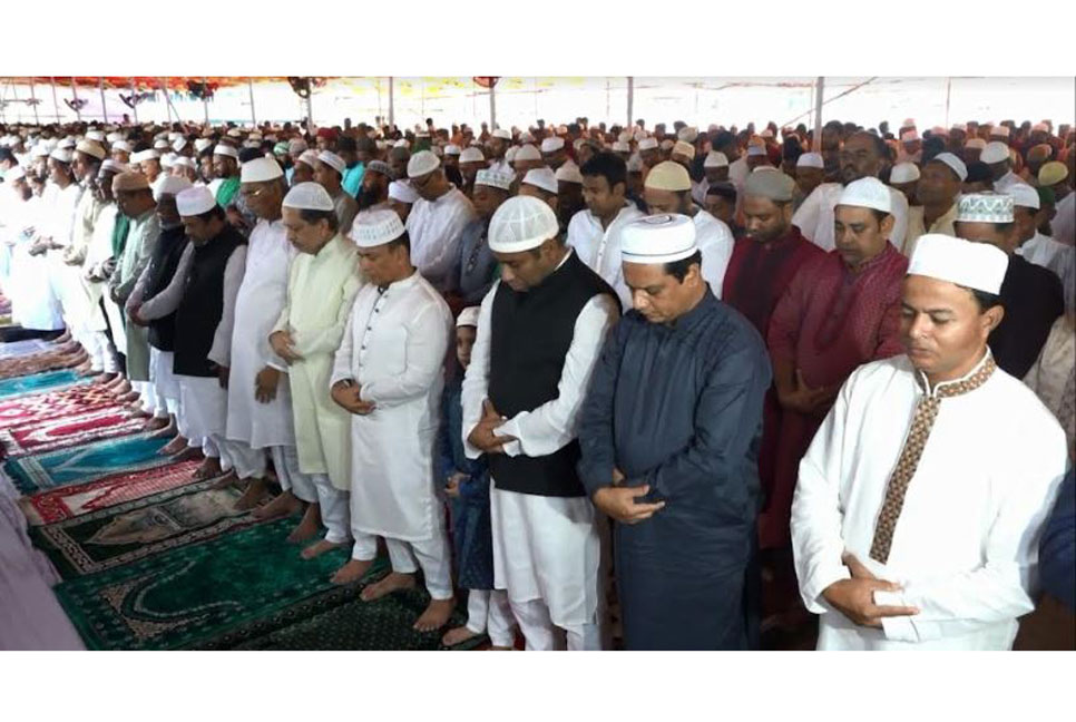 বরিশালে ঈদের
জামাত অনুষ্ঠিত