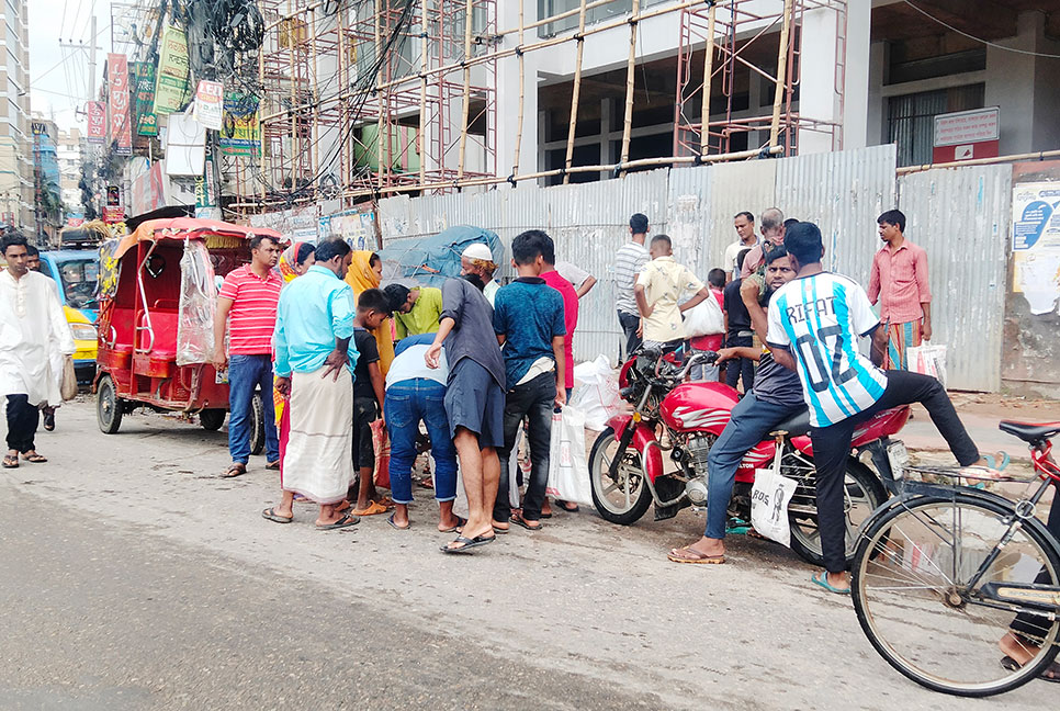 বছরে একদিন বসে যে আনন্দ হাট