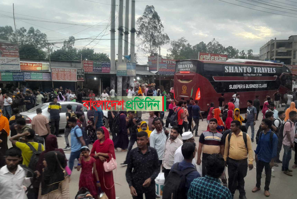 দুই দিনে ঢাকা ছেড়েছেন ৫০ লাখের বেশি সিম ব্যবহারকারী

