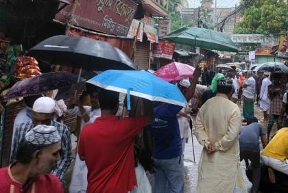 ঈদের খুশিতে বৃষ্টির বাগড়া
