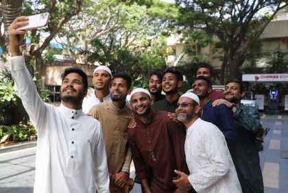 সেমিফাইনালের খুশিতে ঈদ আনন্দ