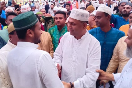নোমানী ময়দানে ঈদের নামাজ আদায় করেছেন সাকিব আল হাসান