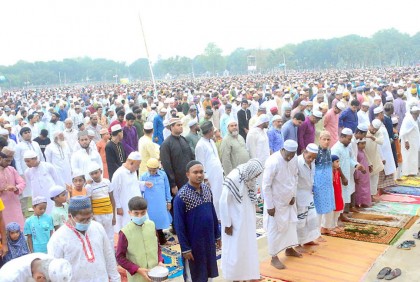 গোর-এ শহীদ বড় ময়দানে লাখো মুসল্লির ঈদের নামাজ আদায়