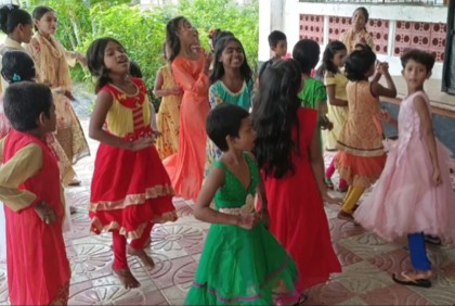 নাচগান ও উৎসব মুখর পরিবেশে কাটল এতিম শিশুদের ঈদ