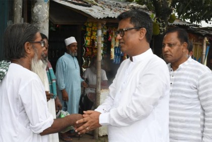 জয়পুরহাটে হুইপ স্বপনের ঈদের শুভেচ্ছা বিনিময়