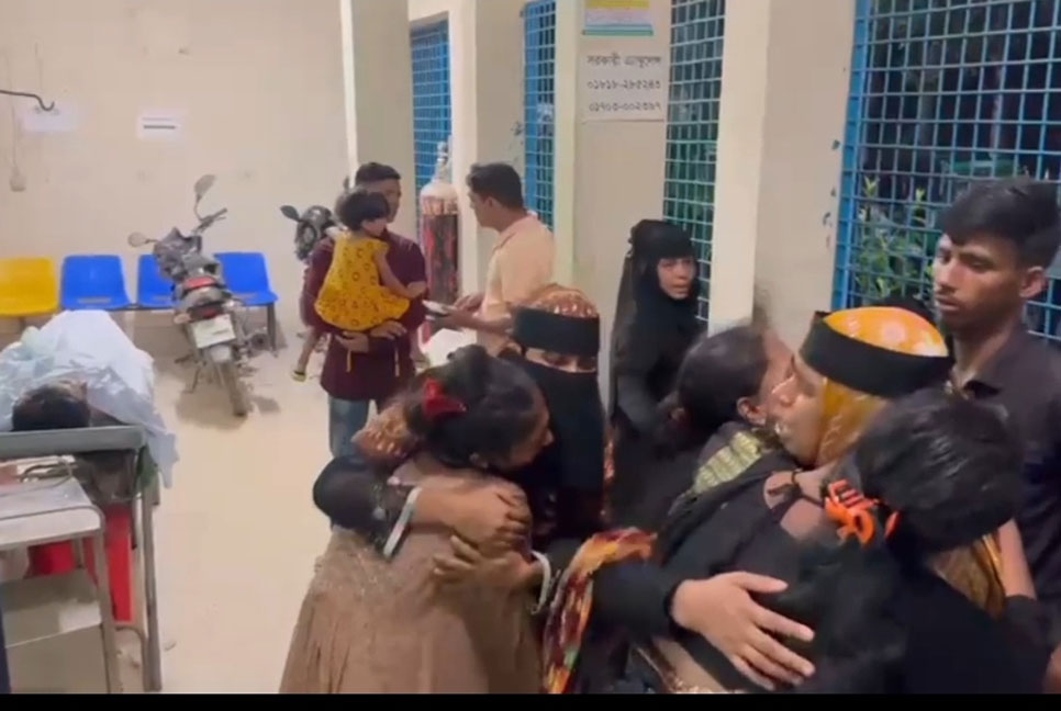 বোনকে উত্যক্ত করার প্রতিবাদ, সালিশের মাঝেই ভাইকে ছুরিকাঘাতে হত্যা