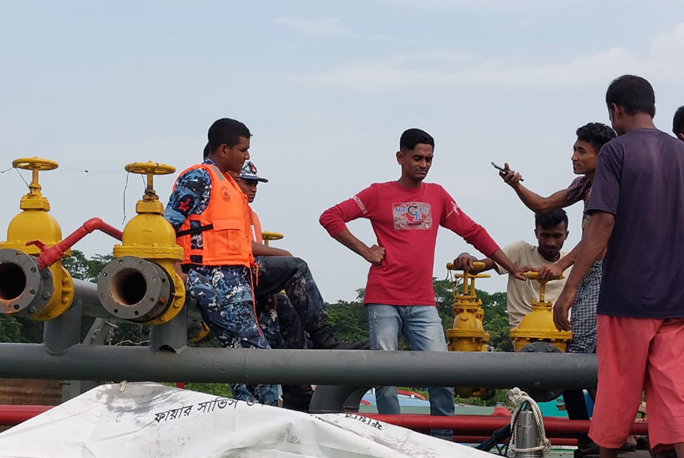 জাহাজে বিস্ফোরণ : নিখোঁজ একজনের লাশ উদ্ধার

