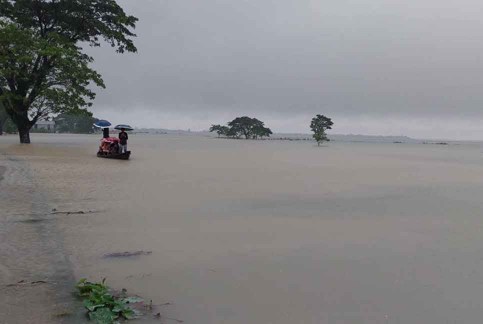 কলমাকান্দায় অব্যাহত পাহাড়ি ঢল, ডুবছে নিন্মাঞ্চল