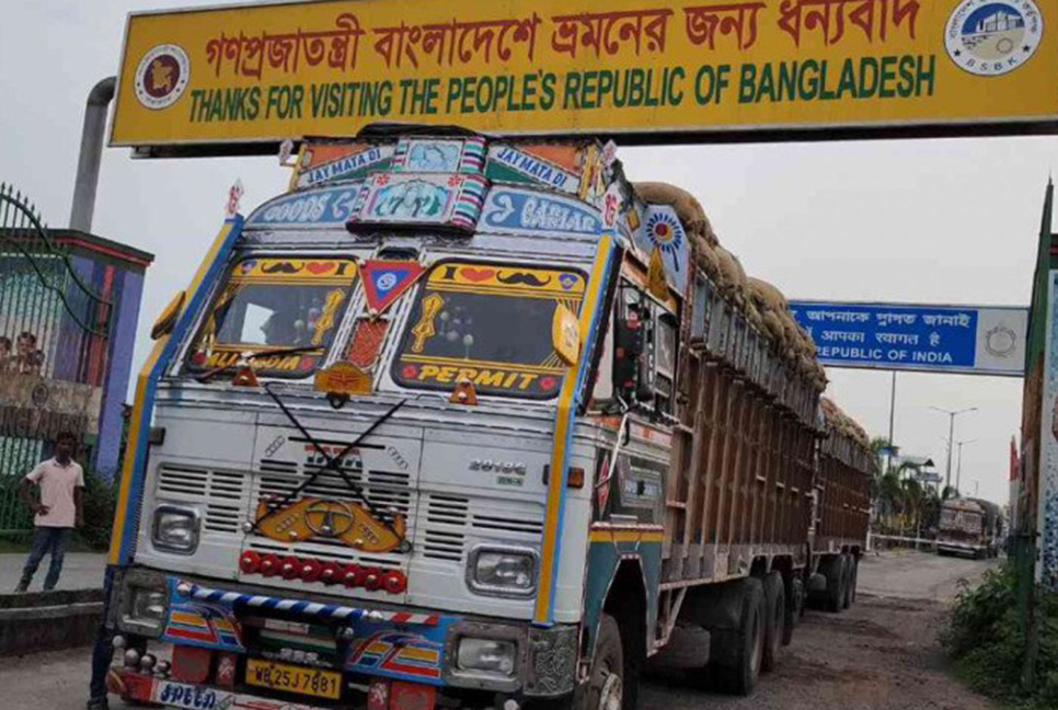 বেনাপোল দিয়ে এলো ৩৪ মেট্রিক টন ভারতীয় কাঁচা মরিচ

