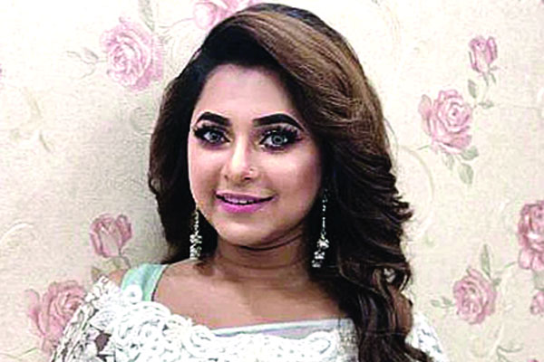 ঈদের ছুটিতেও ব্যস্ত লিজা