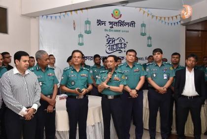 ধৈর্য ও পেশাদারিত্বের সঙ্গে দায়িত্ব পালন করুন : ডিএমপি কমিশনার

