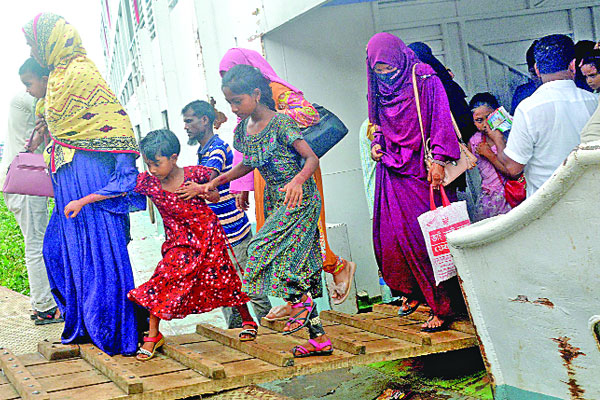 নির্বিঘ্নে ঢাকায় ফিরছে মানুষ