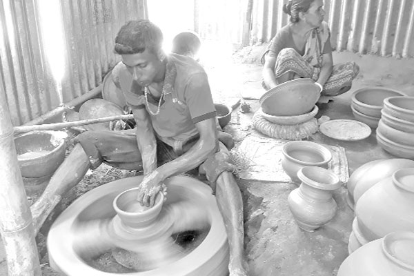 মৃৎশিল্পে আধুনিক প্রযুক্তির ছোঁয়া!