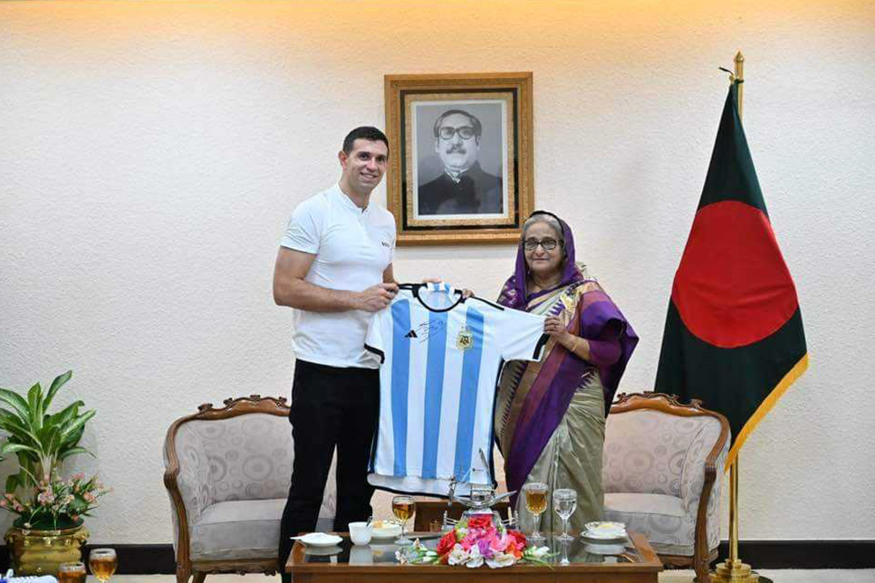 প্রধানমন্ত্রীর সঙ্গে মার্টিনেজের সৌজন্য সাক্ষাৎ


