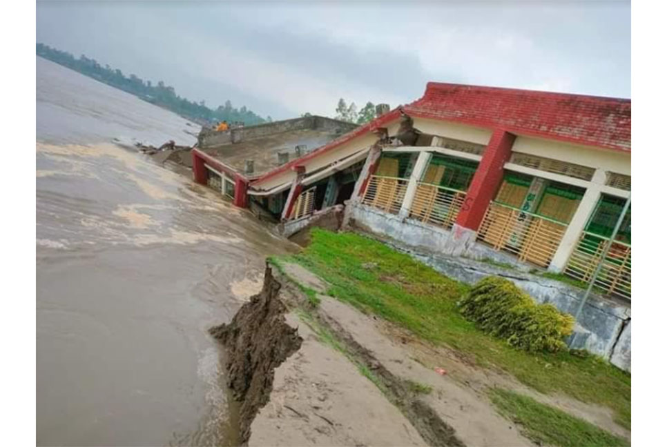 যমুনার ভাঙনে ভারসাম্য হারাচ্ছে পরিবেশ