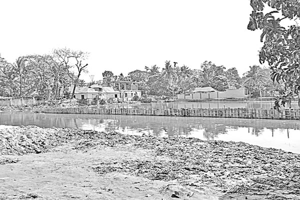 কুমিল্লা শহরে ভরাট হচ্ছে অর্ধশতাধিক পুকুর