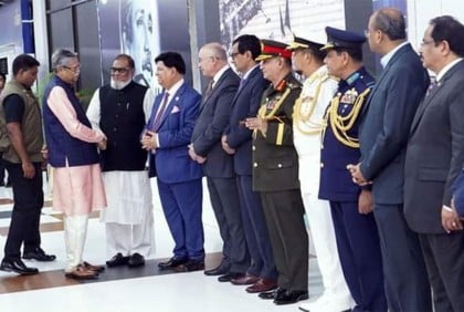 হজ পালন শেষে দেশে ফিরেছেন রাষ্ট্রপতি