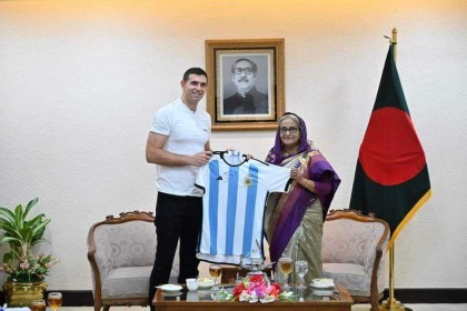 প্রধানমন্ত্রীর সঙ্গে মার্টিনেজের সৌজন্য সাক্ষাৎ

