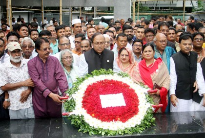 বঙ্গবন্ধুর প্রতিকৃতিতে রাসিক মেয়র লিটনের শ্রদ্ধা

