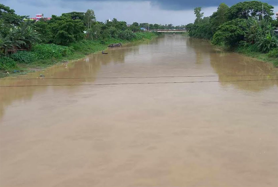 হবিগঞ্জে কমছে না নদ-নদীর পানি