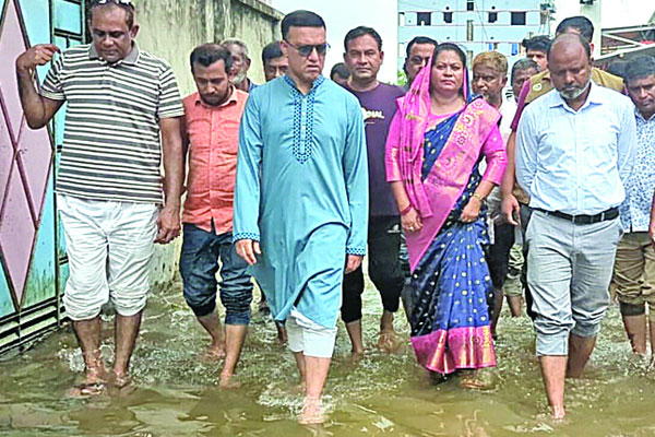 টানা বর্ষণে জলাবদ্ধ ময়মনসিংহ নগরী