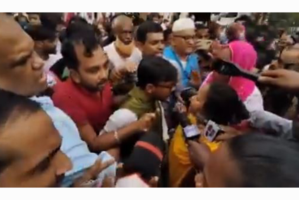 সাততলা বস্তিতে নির্বাচনী প্রচারণায় গিয়ে হামলার শিকার হিরো আলম