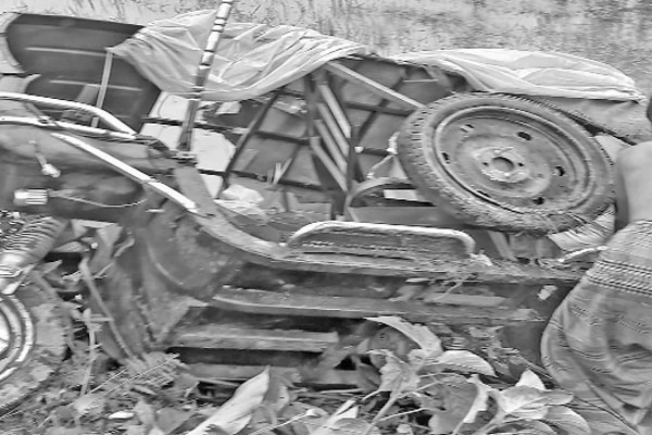 সড়কে ঝরল সাত প্রাণ অবরোধ বিক্ষোভ