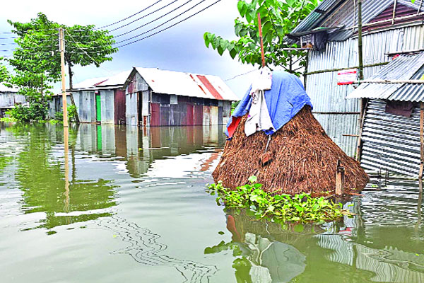 বিপৎসীমার কাছাকাছি তিস্তার পানি