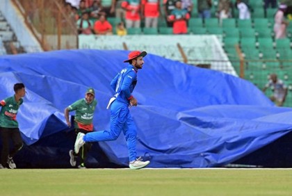 থেমেছে বৃষ্টি, শুরু হয়েছে খেলা