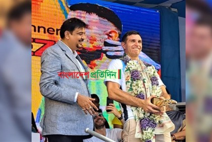 কলকাতায় মার্টিনেজের বিতর্কিত সেই অঙ্গভঙ্গি 


