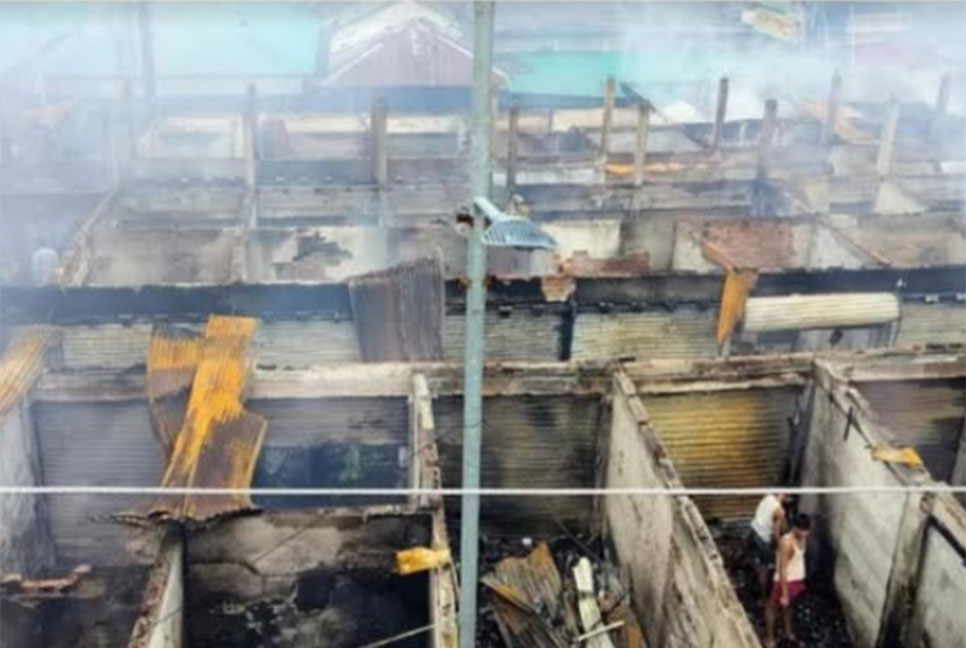 টেকনাফ বার্মিজ মার্কেটে আগুনে পুড়লো দেড় শতাধিক দোকান