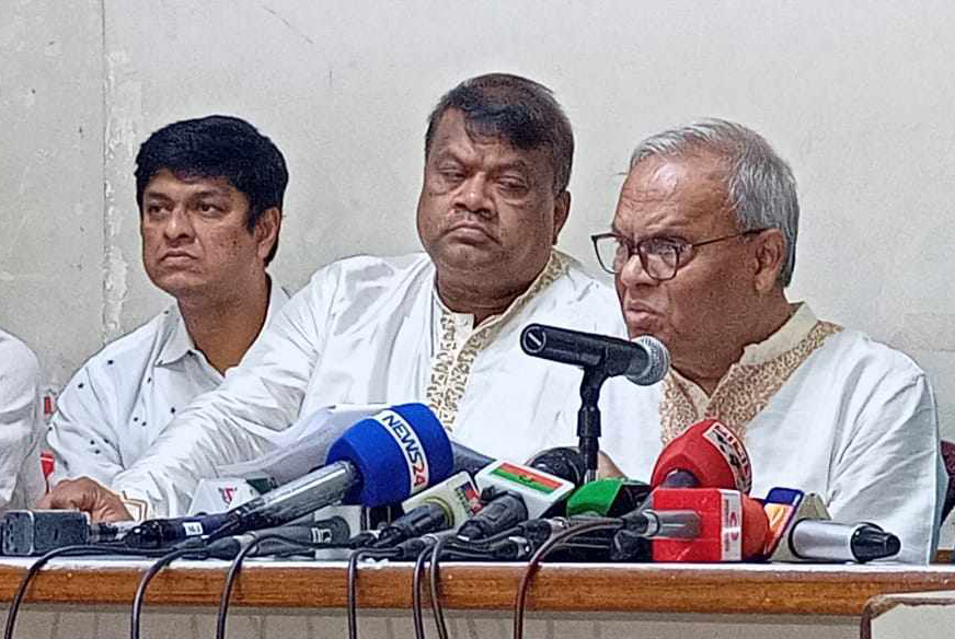 নিজেদের ক্ষমতা কুক্ষিগত করে রাখার ষড়যন্ত্রে লিপ্ত সরকার: রিজভী 