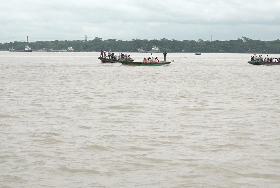 বরিশালে বাড়ছে নদ-নদীর পানি, বন্যার শঙ্কা