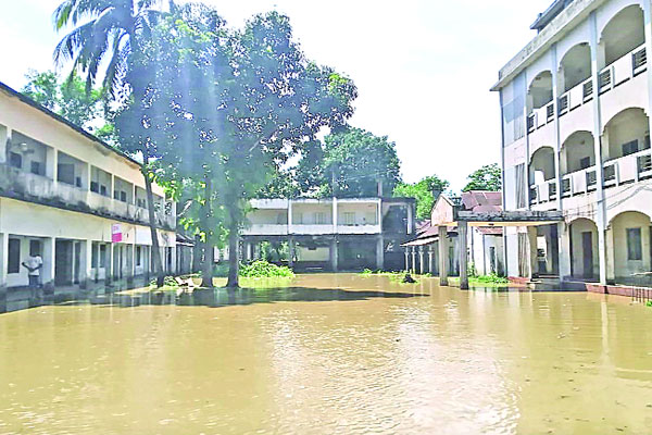 তিন জেলায় বেশি দুর্ভোগ