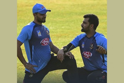 কোনও চাপ তোকে বাধ্য করেছে, তামিমকে মাশরাফির প্রশ্ন


