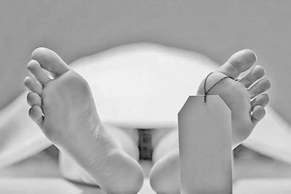 বাগানে নারীর, গাছে কৃষকের ঝুলন্ত লাশ