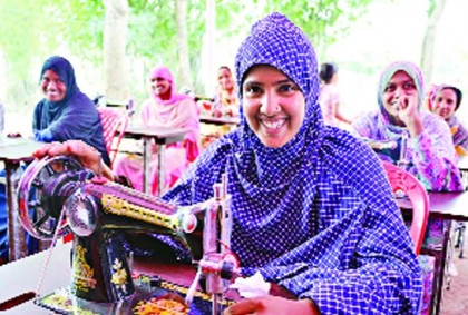 স্বাবলম্বী হয়ে সন্তানদের শিক্ষিত করবেন নারীরা